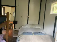 Classic Piha Bach - Seaview Road Hotels in Piha