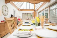 Green Leaves Bembridge 200 Yards From The Beach, 4 Bedrooms, 2 Bathrooms Hotels in Bembridge