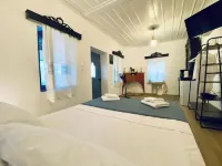 Island Stone house 15m from the beach.