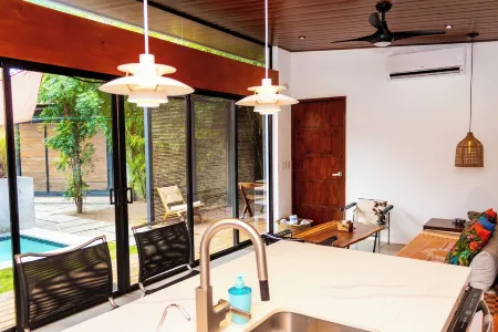 Los Padrinos Compound @Surf City + AC + Pool + Wifi #1 Отели рядом с достопримечательностью «El Tunco»