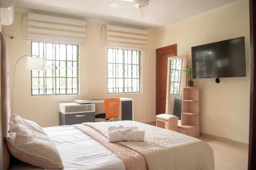 Comfortable and quiet apt north, in front of Alamedas del Sinu, suitable for family.