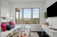Sage Rock, a beautiful guesthouse in the heart of Fredericksburg wine country.