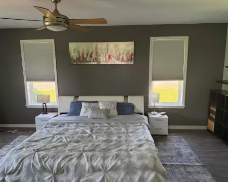 Relax in Style, Peaceful Patio, King Bed, Close to Everything Hotels in Town of Ithaca