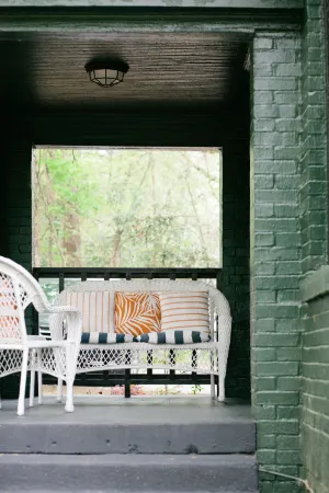 Fully Equipped Kitchen and Fast Wifi - Charming Retreat