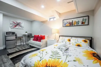 Perfect Studio Getaway | Private Bath & Modern Comfort Hotels in Brampton West