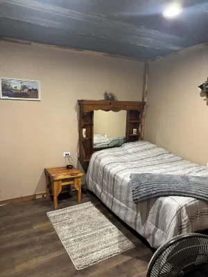 Zeke’s Retreat – Hunter’s Getaway with On-Site Taxidermy Shop