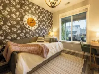 Spacious 4Br Wine Country Home, Backyard, Fireplace, Family-Friendly Hotels in Newberg
