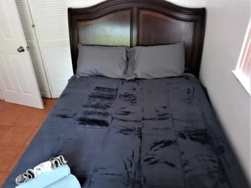 Charming 2-bedroom cottage in enjoyable Pinellas Park with AC, WiFi, and more