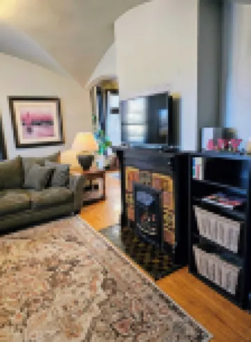 Charming 2-bedroom house with plenty amenities on Saint Paul's Cathedral Hill