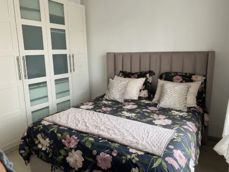 Charming house five minutes walk from the Ligne H train station. 30 minutes from Paris. Отели рядом с достопримечательностью «Hippodrome d'Enghien-Soisy»