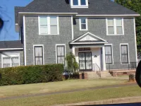 Peace Apartment, upstairs with king size bed. Hotels in Anniston