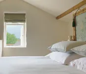 Little HOF- free fast WIFI, EV charger, ideal for single business stays