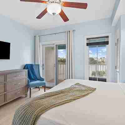 Carillon Beach Resort~ 5 min from 30A~Lakeside~Walk to Beach~Pools~Hot tubs Rooms
