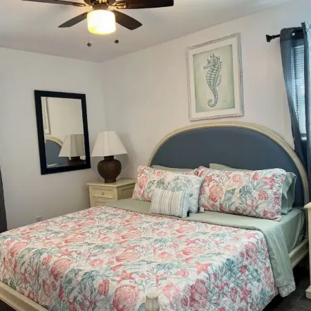 Cozy Coastal Abode- 4bed,3bath