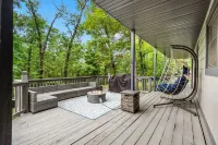 Spacious 4-bedroom Retreat on Table Rock Lake. Darts, Air Hockey, and More!