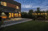 New Villa next to the forest and Therme SPA  호텔