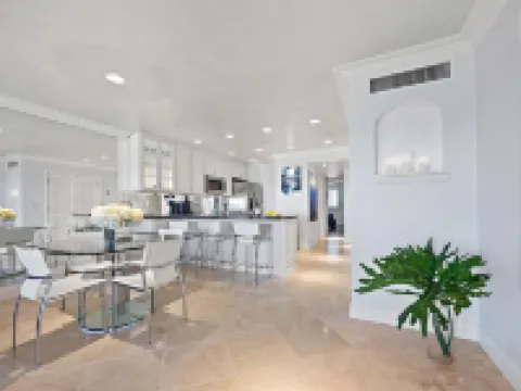 604 Surf Villas Oceanfront Luxury Condo at Sawgrass Beach Club in Beautiful PVB! Hoteles en Sawgrass