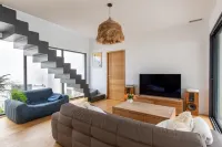 Superb new villa with air conditioning and saltwater pool