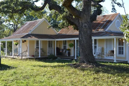 Charming 2-bedroom cottage on the River with 5 acres