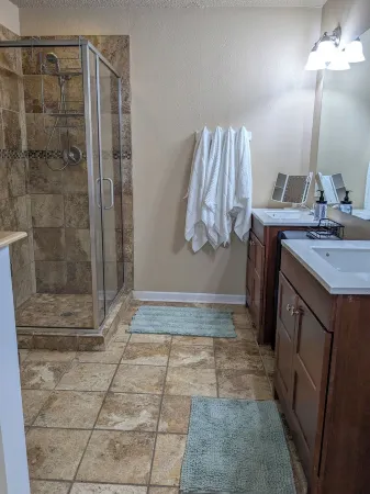 Comfortable 3 Bed 2 bath pet friendly home for 30 day stays Отели в г. Кэрролтон