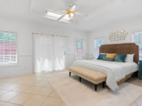 Welcome to Pool Azul! Guest House & Pool. Two King Size Beds. スワニーのホテル