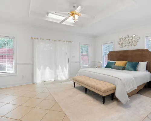 Welcome to Pool Azul! Guest House & Pool. Two King Size Beds. Hotels in Suwanee