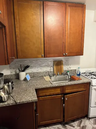 Beautiful studio apartment with a nice balcony Отели рядом с достопримечательностью «Манхэттенский колледж»