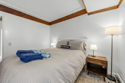 Waterfront 1BR / Bayfront Deck / Beach access / Beach deck