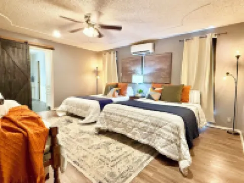 THE 806 - Sleeps 14+ - Perfect for BIG Groups