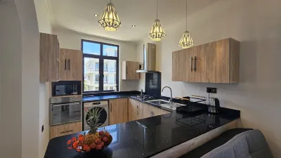 Charming 2-bedroom apartment in delightful Mont Choisy Grand Baie with AC, WiFi فنادق في 