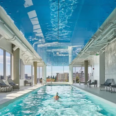 Penthouse 2b 2b +Gym +Yoga Room +Lounge +Pool +WiFi in Downtown Bellevue