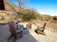 Scenic Mountain View Desert Escape. Located between Palm Springs & Joshua Tree
