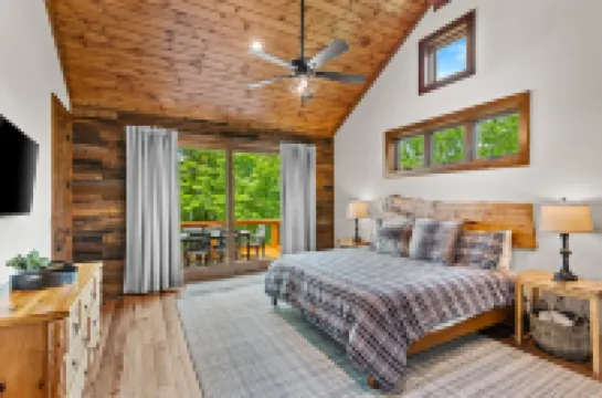 Game Room, Hot Tub, Scenic Deck and Views - Gorgeous Mountain Haven