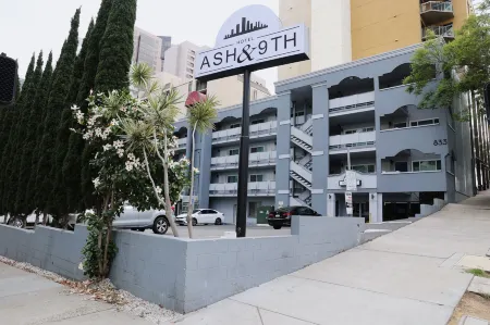 Ash&9th Отели рядом с достопримечательностью «REV»