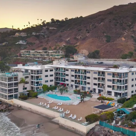 Oceanfront Gem w/ Balcony, Pool, Hot Tub & Carbon Beach Access Bluewater Haven by Avantstay