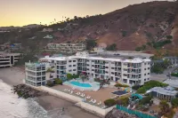 Oceanfront Gem w/ Balcony, Pool, Hot Tub & Carbon Beach Access Bluewater Haven by Avantstay