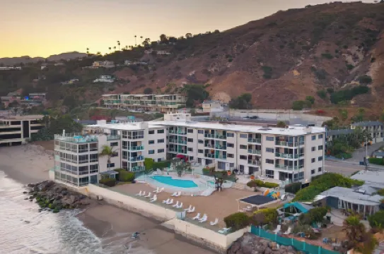 Oceanfront Gem w/ Balcony, Pool, Hot Tub & Carbon Beach Access Bluewater Haven by Avantstay