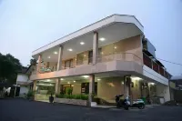 Hotel Aloha Malang - 3-Star