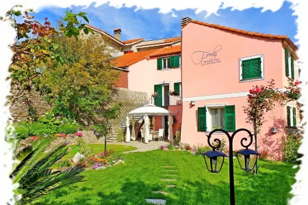 Family Holiday Home, quiet and tranquility 6km from the sea!