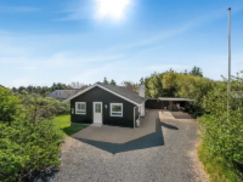 "Ursel" - 800m from the Sea