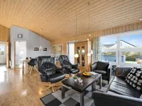 "Ellis" - 700m to the Fjord Hotels in Tarm