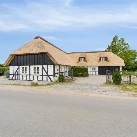 "Thessa" - 900m from the Sea