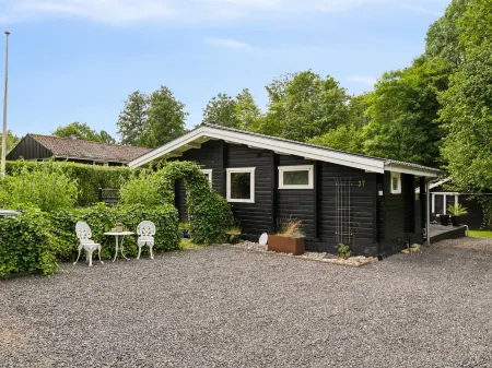 "Araminta" - 800m from the sea Отели в г. Обенро