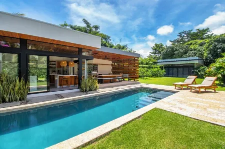 Brand New, 4 Bdr, Modern Casablanca!