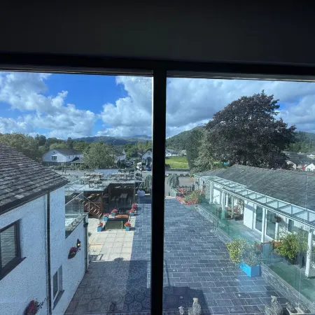 Waterhead Rooms & Suites - Parking and Light Breakfast