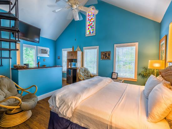 Seascape Tropical Inn