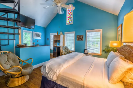 Seascape Tropical Inn