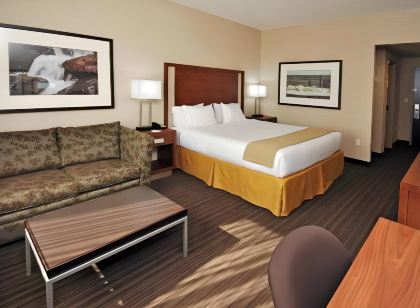 Holiday Inn Express & Suites Vaughan-Southwest