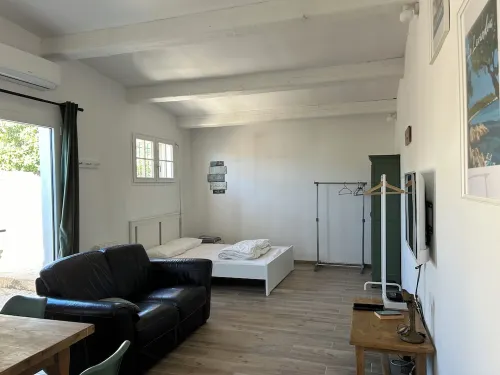 Grand Studio au Calme et à Proximité de Tout Hotel a Ollioules