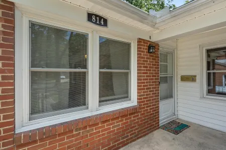 Duke East Campus 2BR Buchanan Отели рядом с достопримечательностью «Университет Дьюк»